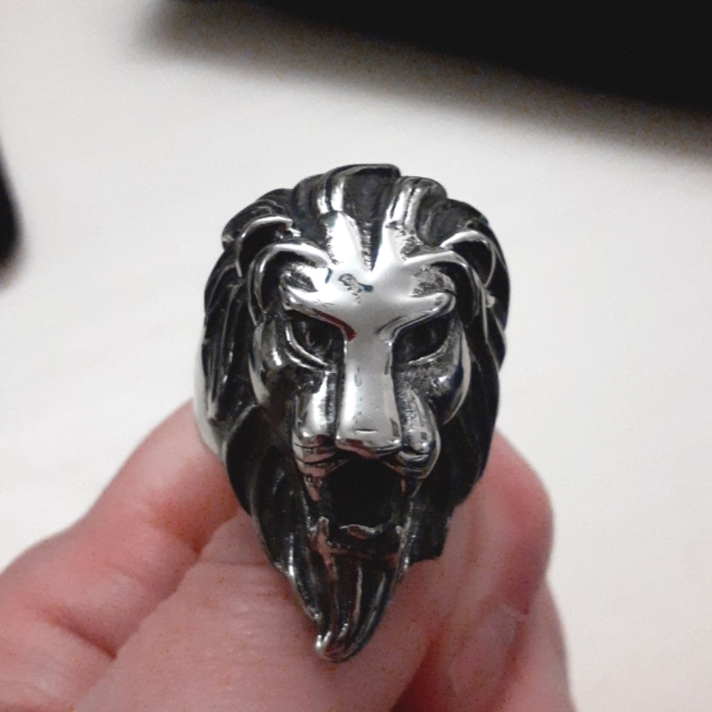 MENS STAINLESS STEEL LION RING - Picture 2 of 6